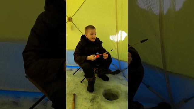 дети ловят гальяна на р.Аргунь смотреть онлайн