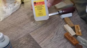 Ремонт ламината при помощи твёрдых восков