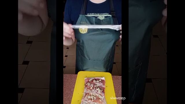 РУЛЕТ ИЗ СВИНОЙ ГРУДИНКИ С ЧЕСНОКОМ смотреть онлайн