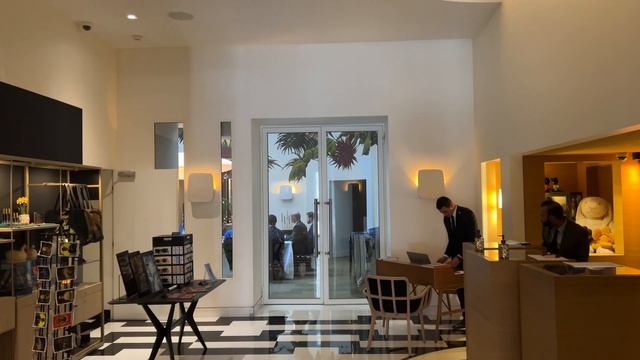 Inside the Hotel Marignan, Champs Elysees: Views to Die For смотреть онлайн