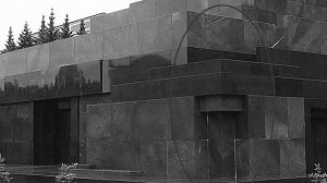 Почему Ленина не похоронили, и собираются ли