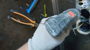 Установка розетки Шнайдер Атлас Дизаин.Мокко