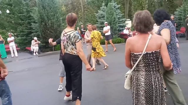 Уж догорел калины куст!!!??Танцы в парке Горького!!!??Харьков 2021 смотреть онлайн