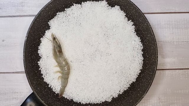 Быстрая закуска из креветок по корейски.(Сэу согым куи -새우소금구이) смотреть онлайн