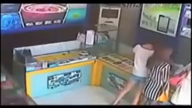 QIZCHANI O`G`IRLIK QILISHGA URGATGAN ONA VIDEO FAKT TELEGRAM WHATSAPP ДЕВОЧКА КРАДЕТ С МАМОЙ смотреть онлайн