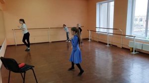 Урок 3  Ча-ча- раз два три