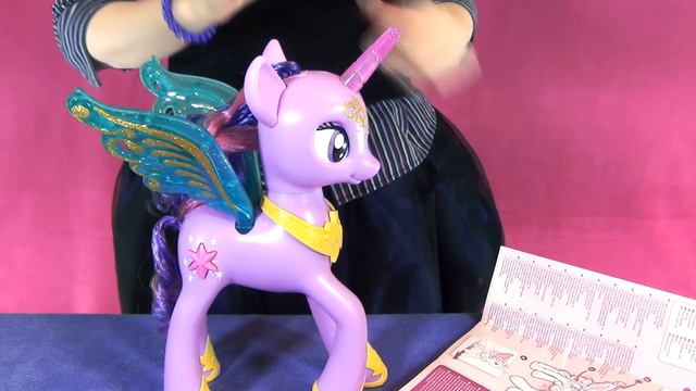 Обзор игрушки Princess Twilight Sparkle смотреть онлайн