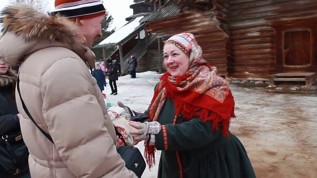 Ярмарочный аттракцион "Перекуём на молодого" смотреть онлайн