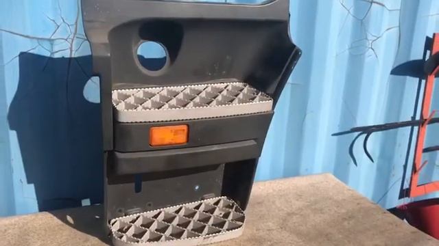 297.Подножка левая в сборе 1854227 смотреть онлайн