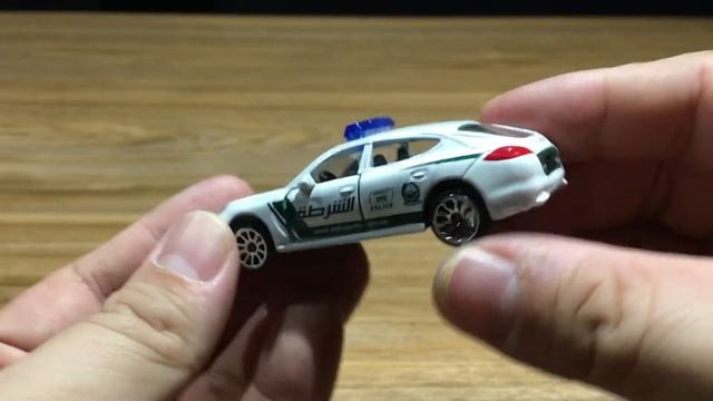 Unboxing 1/64 majorette Porsche Panamera Dubai police смотреть онлайн