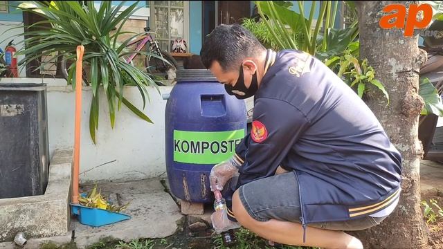 Panen Komposter Lurah Parigi Baru Di Althia Park || Sampah Dapur Jadi Pupuk Cair Dan Kompos смотреть онлайн