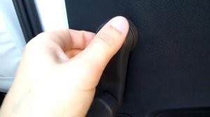 Снимаем ручку стеклоподъёмника Шкода Рапид