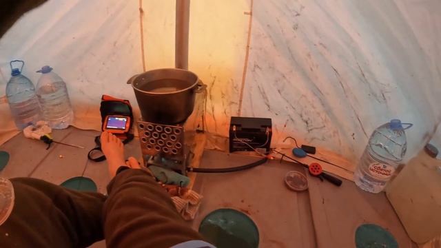 ТРИ ДНЯ живем в палатке. Зимняя РЫБАЛКА. Клюёт МНОГО РЫБЫ! #298 смотреть онлайн