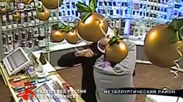 ЭКСКЛЮЗИВ Налетчик на салон связи получил 6 лет колонии ВИДЕО смотреть онлайн