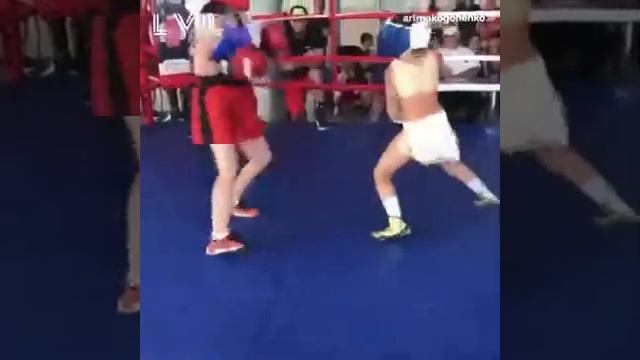 Каратистка с закрытыми глазами смотреть онлайн