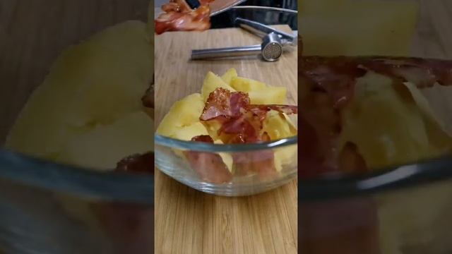 Салат с картошкой и беконом #Shorts смотреть онлайн