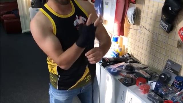 Как Бинтовать руки правильно Боксёрскими бинтами. смотреть онлайн