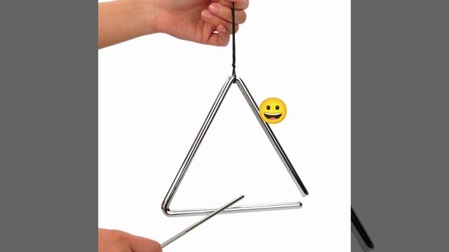 Савелий Юшко среди музыкальных инструментов