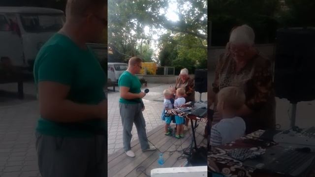 Песня Смуглянка, в сопровождении детей смотреть онлайн