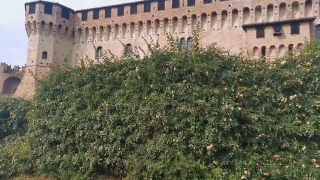 Gradara.Средневековый город -замок,где жили герои Божественной комедии. смотреть онлайн