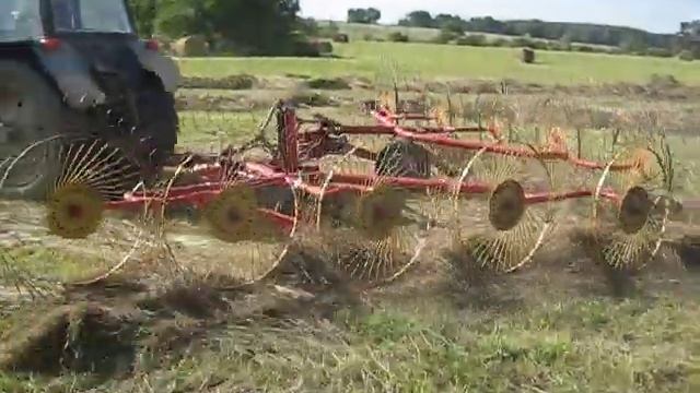 МТЗ-80 и грабли-ворошилки ГВК-6 смотреть онлайн