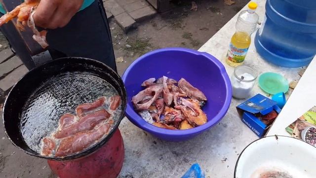 Как быстро почистить рыбу. Любую !!! смотреть онлайн