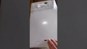 Стиральная машина с вертикальной загрузкой Hotpoint Ariston ARTF 1047