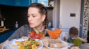 МУКБАНГ ЖАРЕНАЯ КАРТОШКА С ЛУКОМ, ХОЛОДЕЦ, МОРКОВЬ ПО КОРЕЙСКИ, СОЛЕНЬЯ/MUKBANG