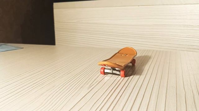 Как сделать олли? Обучение трюка на фингерборде. смотреть онлайн