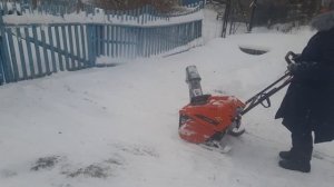 Снегоуборщик DDE ST-3546.