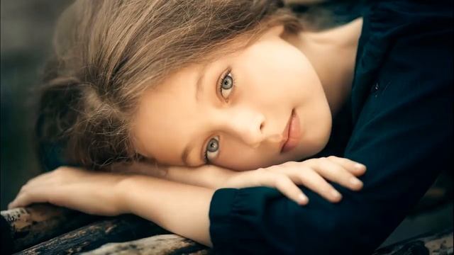 После смерти матери.Марика проснулась ночью и Пошла на кухню. Открыв дверь, остолбенела.Отец обнима смотреть онлайн