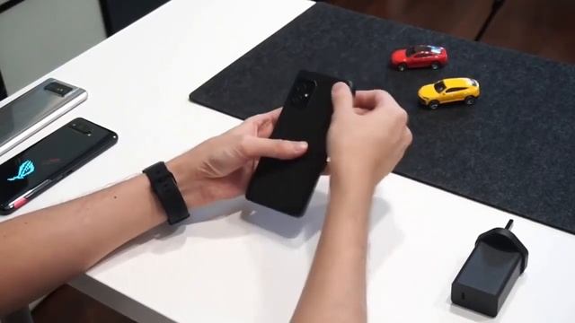 ASUS Zenfone 8 Распаковка и обзор | ASUS Zenfone 8 Обзор | Обзор смартфонов смотреть онлайн