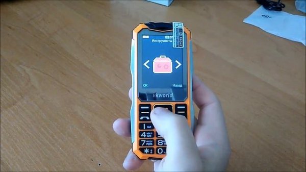 Бюджетный кнопочный телефон