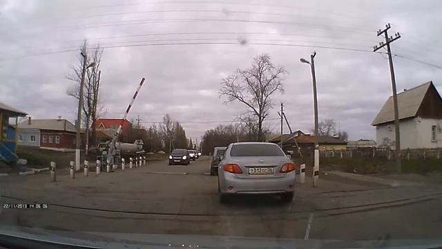 Обгон на переезде смотреть онлайн