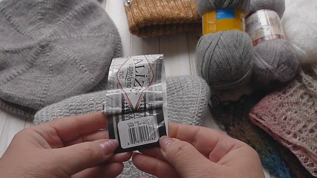 Вязание: готовые работы в январе (шапки, шали). Брошки из бисера смотреть онлайн