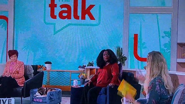 “I ain’t no RACIST!” Osborne defends pierce - part 2- that TALK on The talk R*cism смотреть онлайн