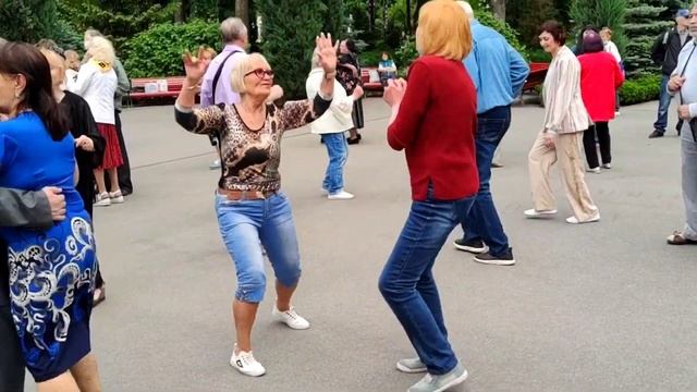 Kharkiv Харьков Танцы Парк Горького смотреть онлайн