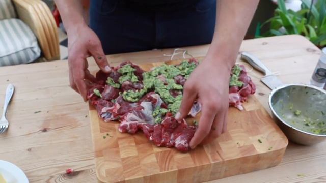 Shropshire Lad: Rolled leg of lamb with wild garlic смотреть онлайн