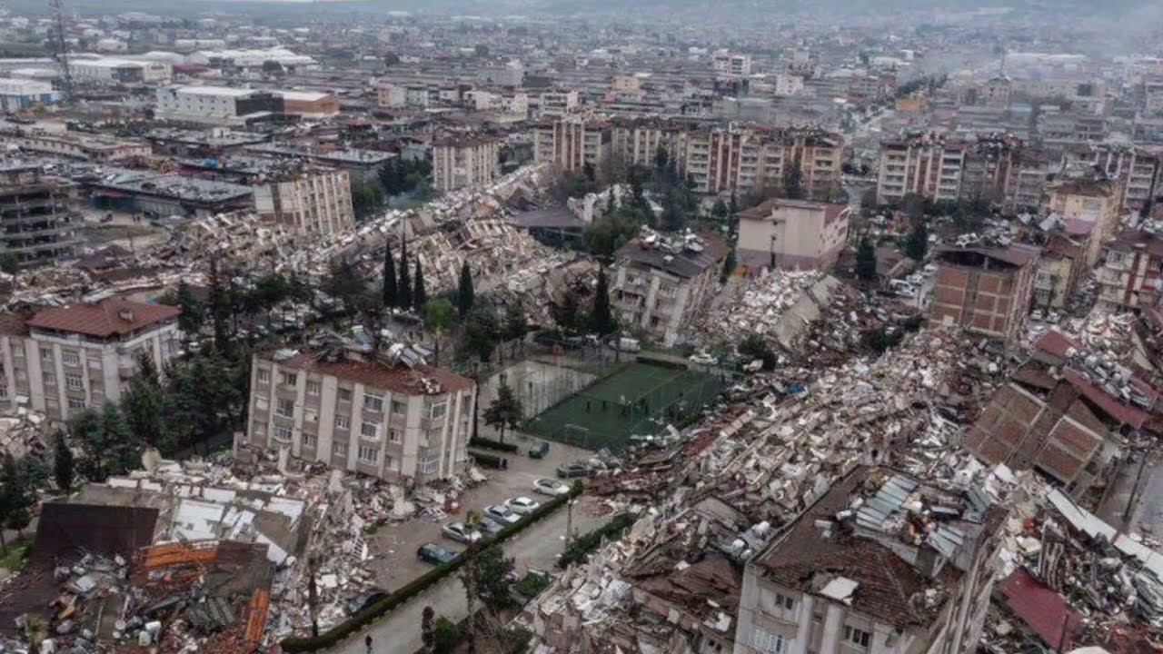 АД В ТУРЦИИ КАДРЫ ПОРАЖАЮТ ПОСЛЕДСТВИЯ ЗЕМЛЕТРЯСЕНИЯ смотреть онлайн