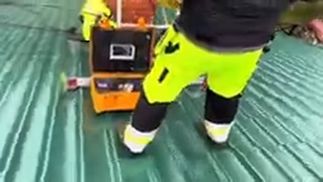 Дымит камин. Разрушается дымоход. Трещины, сосульки на дымоходе. Трубочист Alex смотреть онлайн