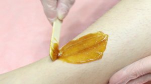 Шугаринг ног шпателем в домашних условиях. Делаем правильно и быстро!