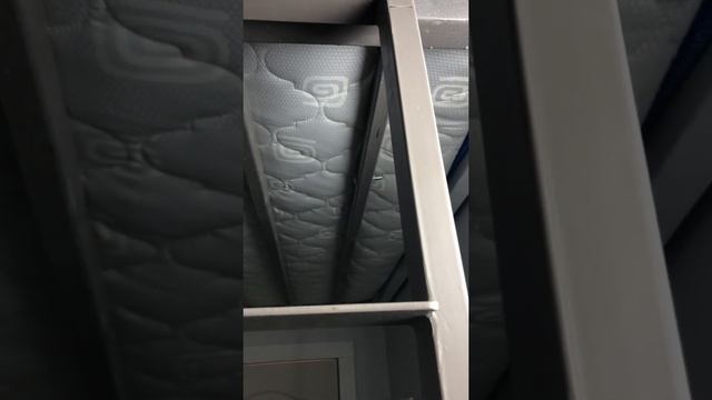 9 комната у двери кровать смотреть онлайн