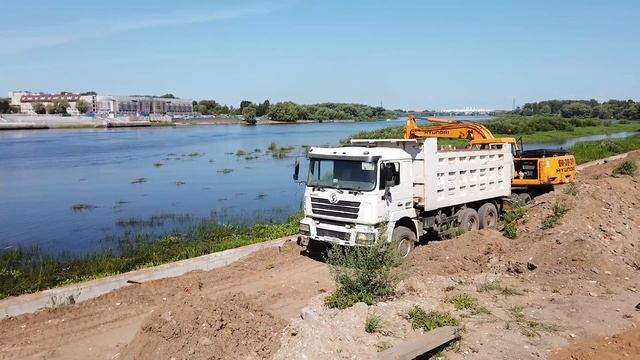 Глава города Сергей Бусурин и депутаты Думы Великого Новгорода на набережной Александра Невского смотреть онлайн