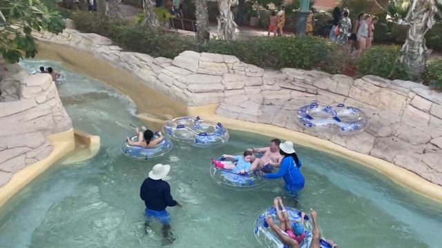 Обзор аквапарка Aquaventure Дубай | Waterslides at Atlantis Aquaventure Waterpark in Dubai смотреть онлайн