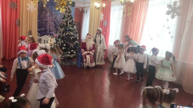 танец "гномиков" на новый год средняя группа, парами смотреть онлайн