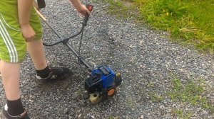 Косим траву бензокосой