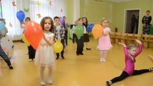Танец с шарами Утренник 8 Марта в детском саду Средняя группа