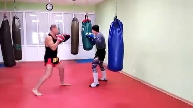 Удары на лапах. Муай Тай. Сиам . Курск. Yarmola Gym. Punching technique. Muay Thai. смотреть онлайн