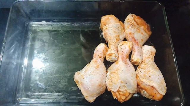 Золотистые куриные ножки в духовке. смотреть онлайн