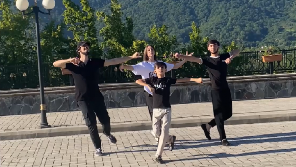 Дари Дури Чеченская Лезгинка 2023 Девушка Танцует Dari Duri Lezginka Dance ALISHKA Balaken Park